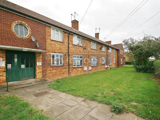 Flat for sale in Hayes, Greater London