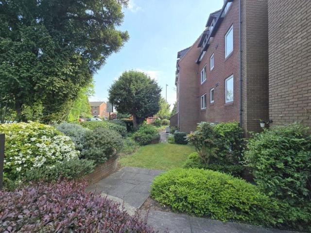 House for sale in Hatch End, Greater London