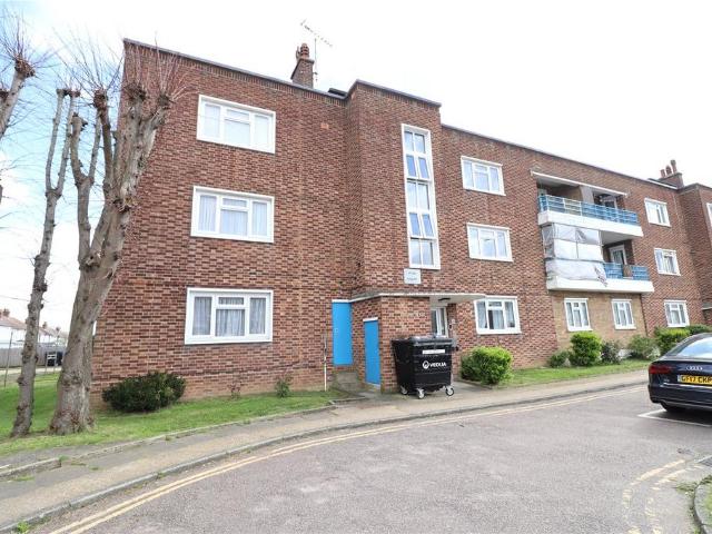 Flat for sale in Kingsbury, Greater London