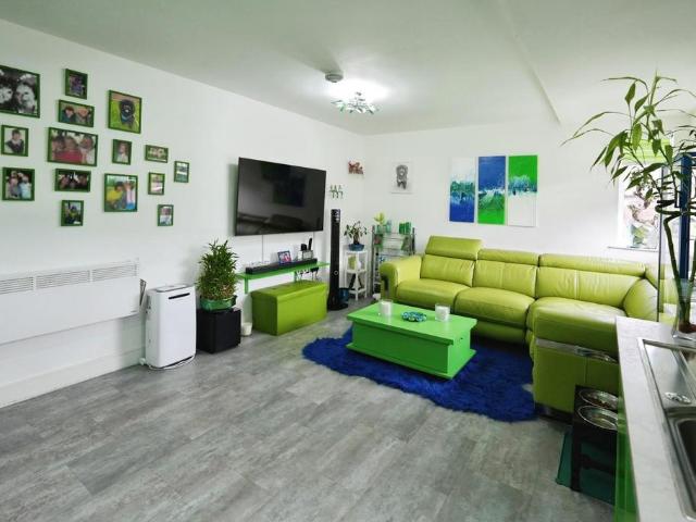 Flat for sale in Georgia, Greater Manchester