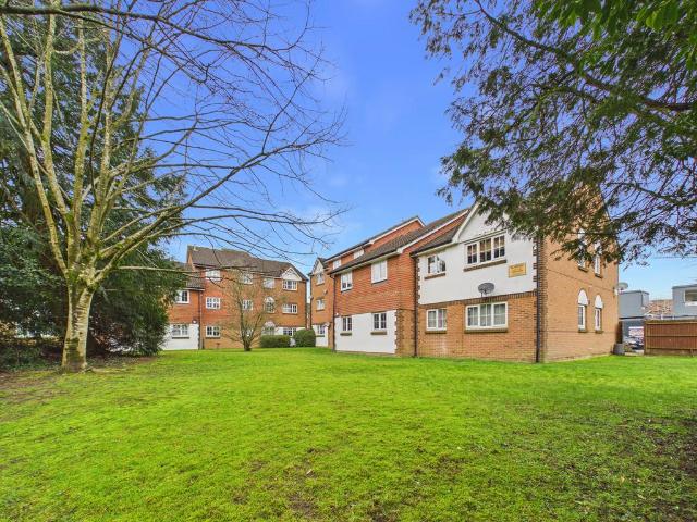 Flat for sale in Reading