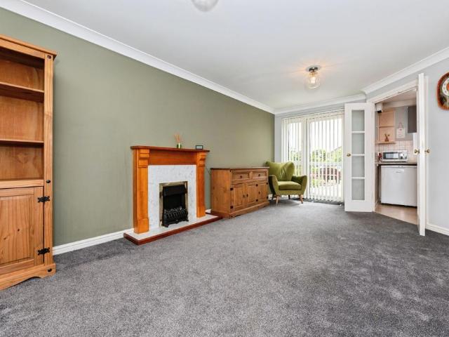 Flat for sale in Grays, Essex