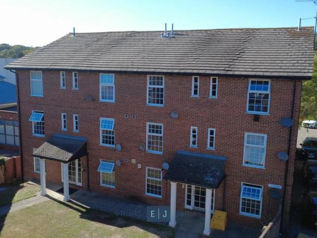 Flat for sale in Loughton, Epping Forest