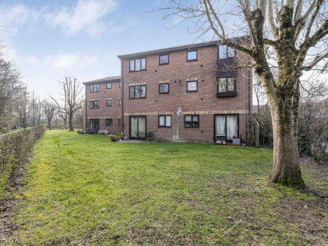 Flat for sale in Dromore, Oxfordshire