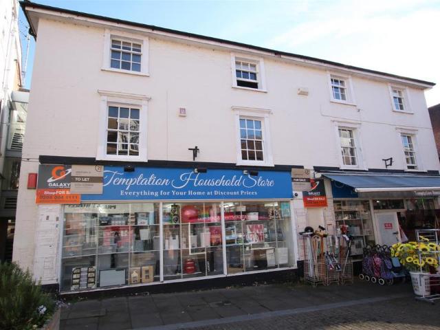 Flat for sale in Leatherhead, Mole Valley