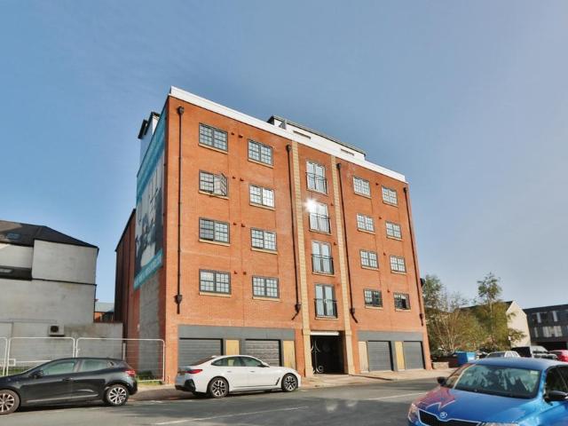 Flat for sale in Old Town, Hull