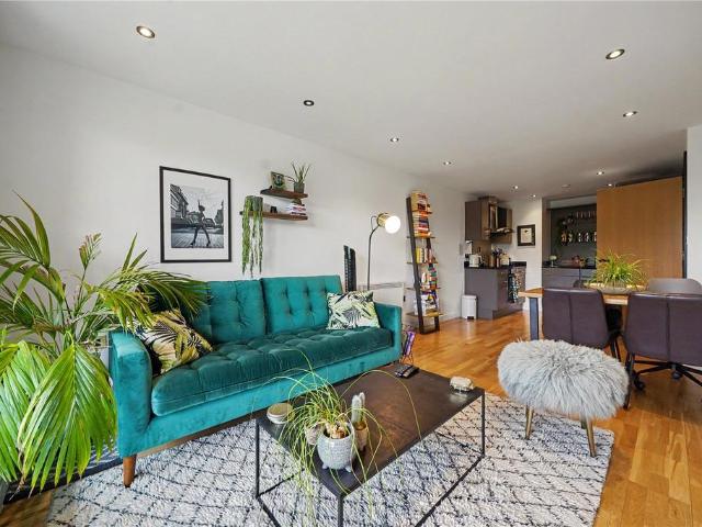 Flat for sale in Hoxton, De Beauvoir Town