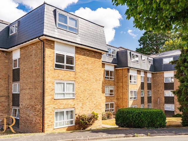Flat for sale in Broxbourne, Hertfordshire