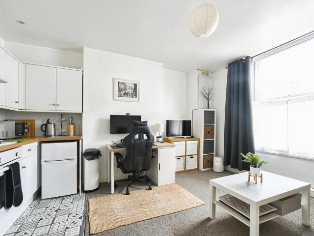 Flat for sale in Quemerford, Calne