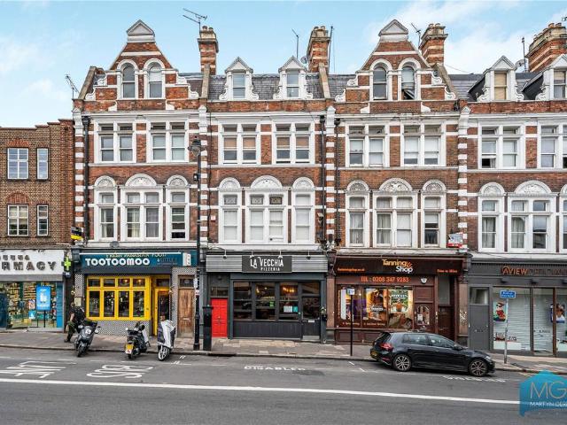 Flat for sale in Crouch Hall Park, Greater London