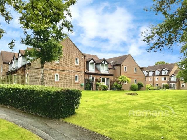 Flat for sale in Little Sandhurst