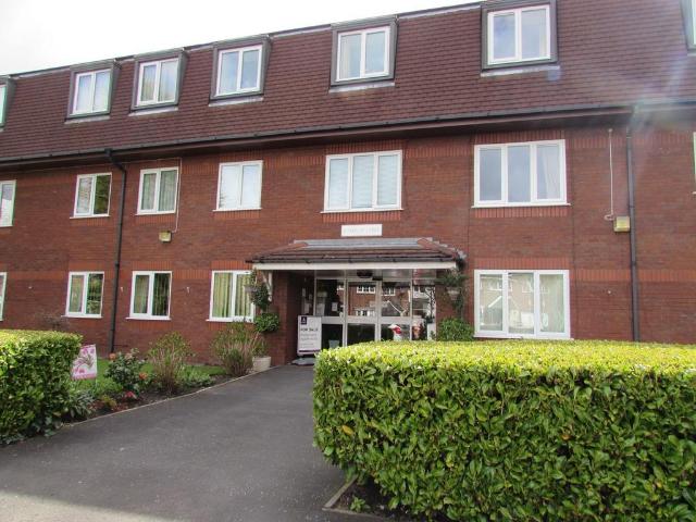 Flat for sale in Gatley, Greater Manchester