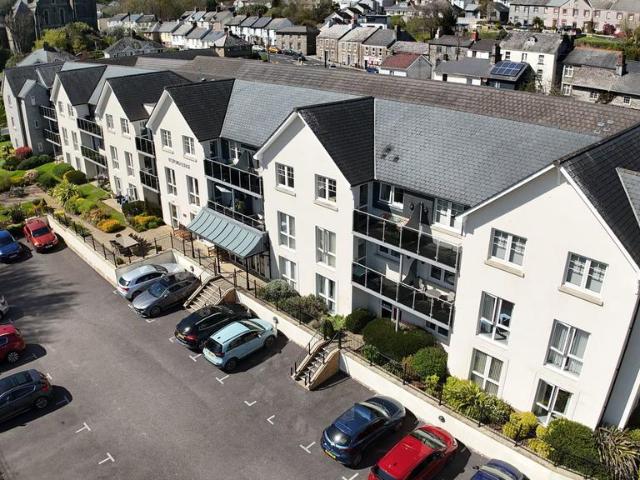 Flat for sale in Weir Quay, Devon