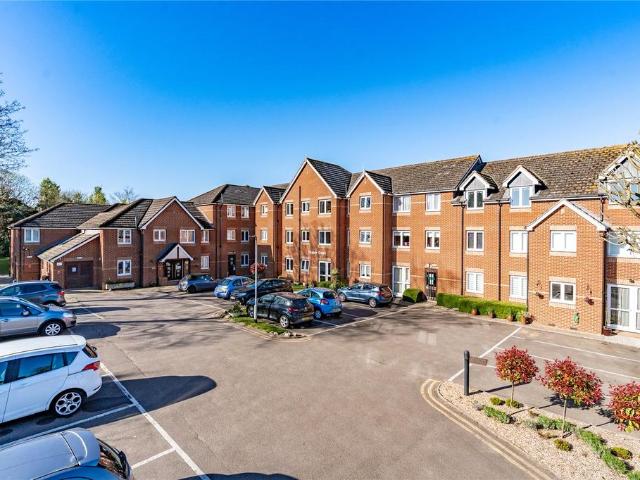 Flat for sale in Hornchurch, Greater London