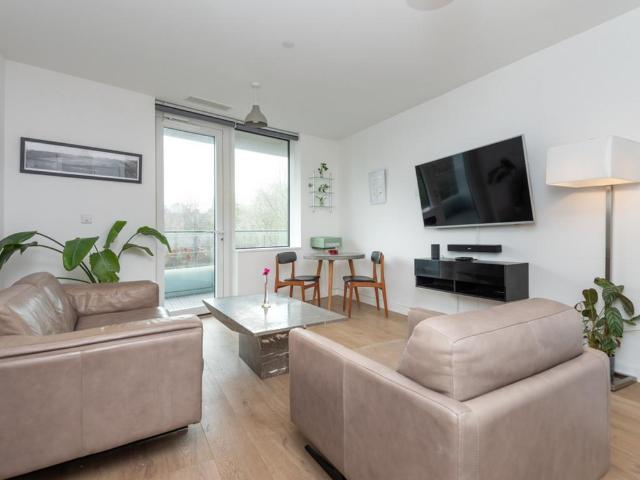 Flat for sale in Battersea, Greater London