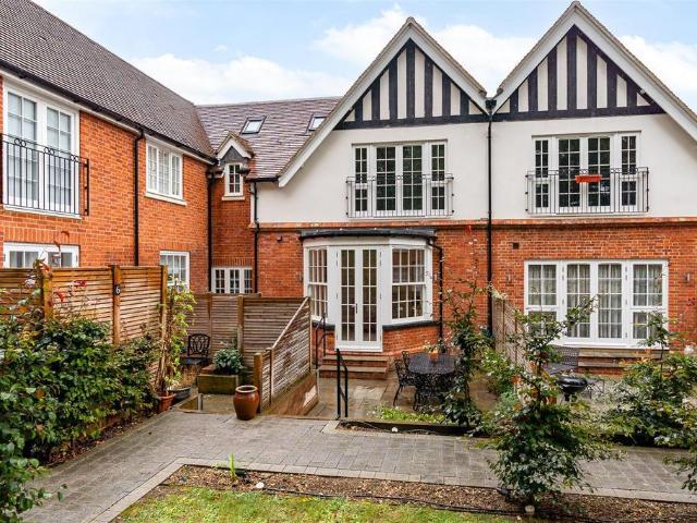 Flat for sale in Welwyn, Fretherne