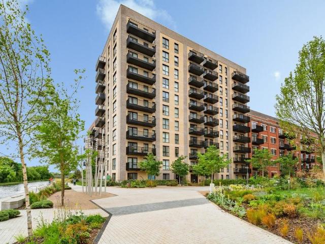 Flat for sale in Hayes, Greater London