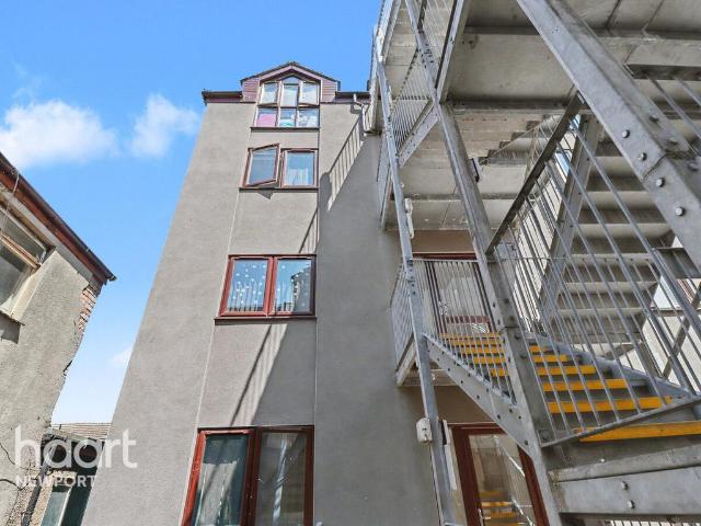 Flat for sale in Pillgwenlly, Wales
