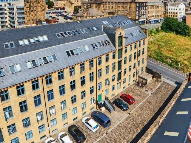 Flat for sale in West Yorkshire
