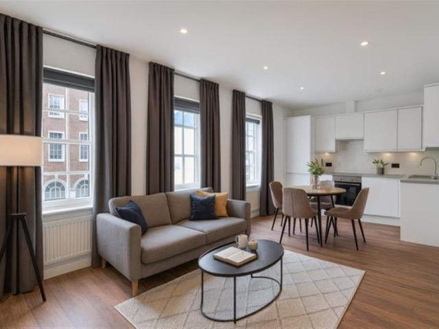 Flat for sale in Rose Hill, Pachesham Park