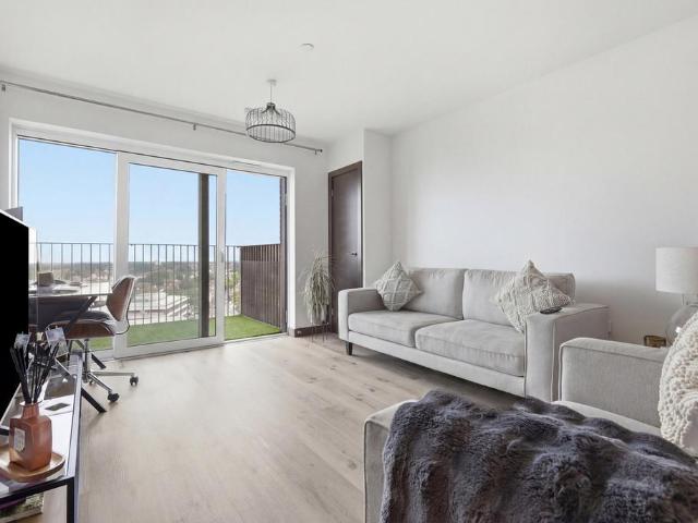 Flat for sale in Alton Barnes, Essex