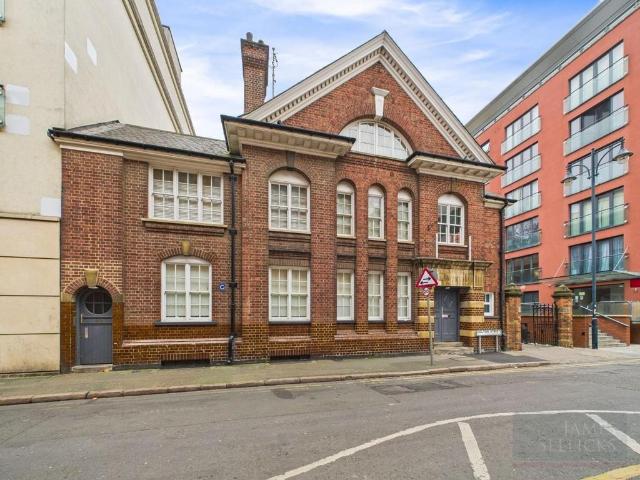 Flat for sale in St Matthew's, Old Wharf