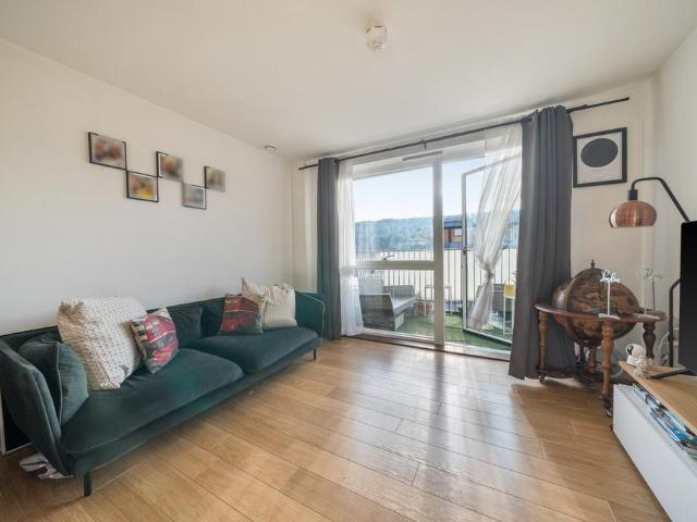 Flat for sale in Brixton, Greater London