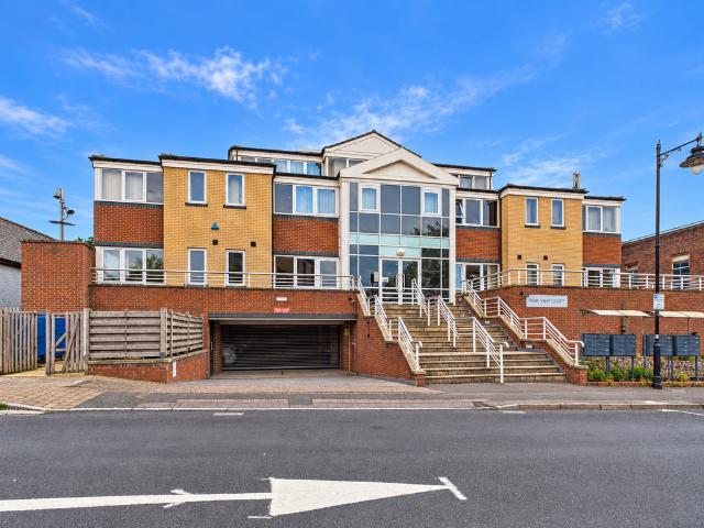 Flat for sale in Basingstoke, Basingstoke and Deane