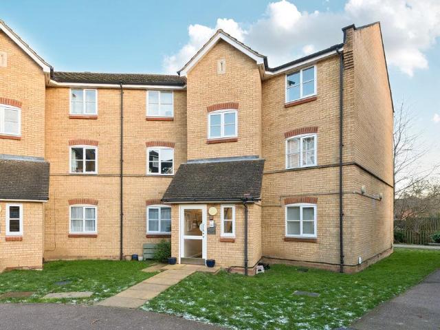 Flat for sale in Pouchen End, Hertfordshire