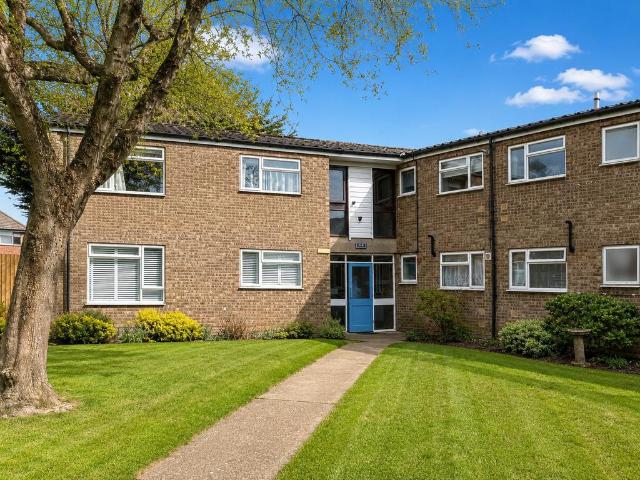 Flat for sale in Fordham Heath, Essex