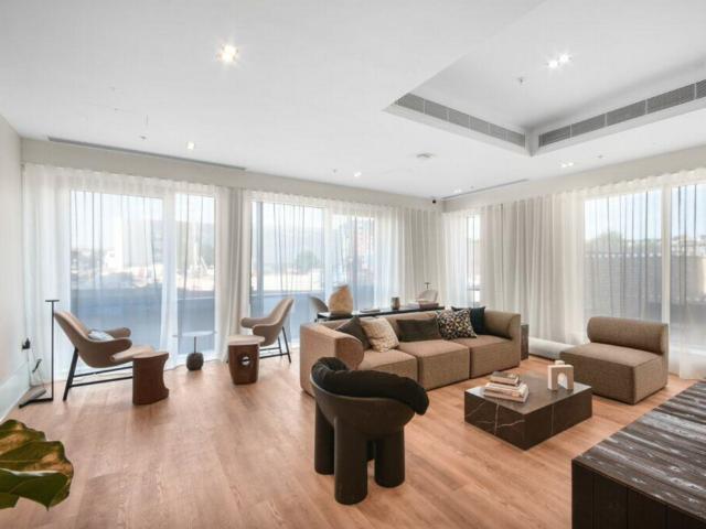 Flat for sale in London Borough of Hounslow, Strand