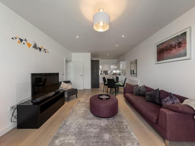 Flat for sale in Royal Borough of Greenwich, Greater London