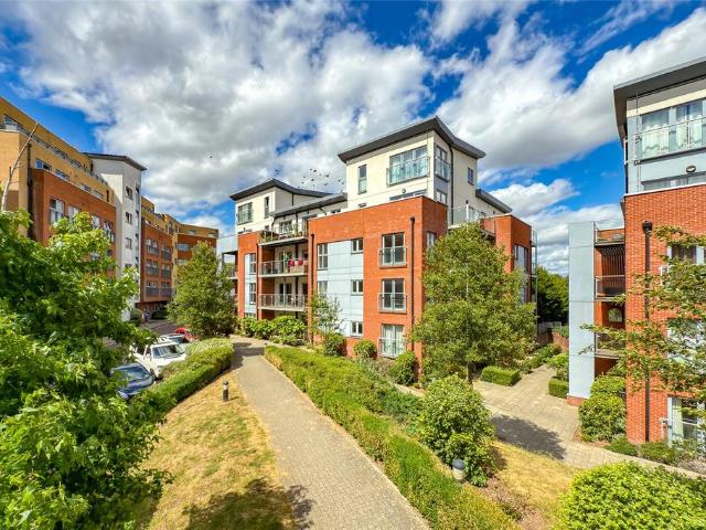 Flat for sale in St Albans, Five Acres