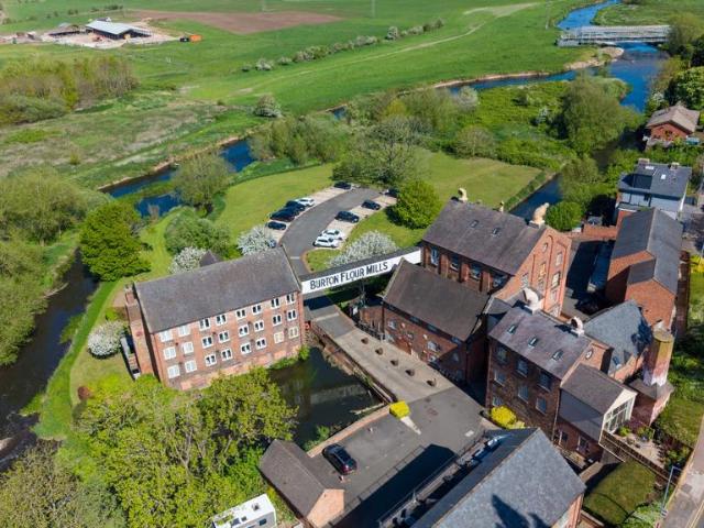 Flat for sale in Winshill, Beamhurst