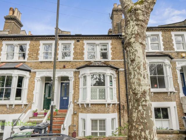 Flat for sale in West Norwood, Greater London