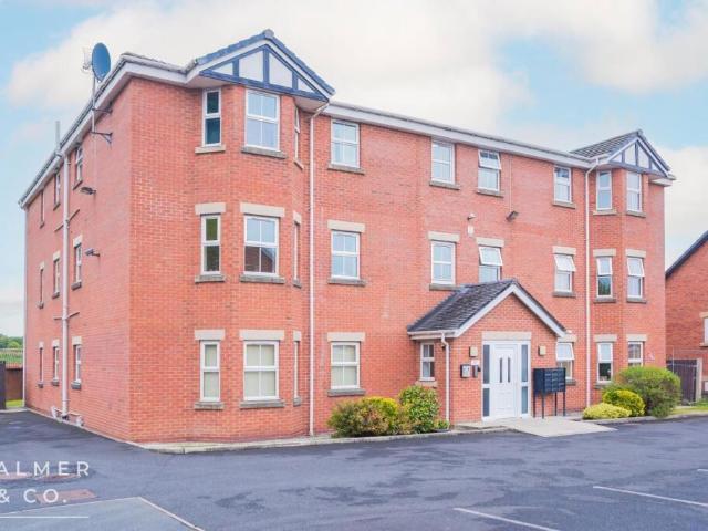 Flat for sale in Westleigh, Wigan