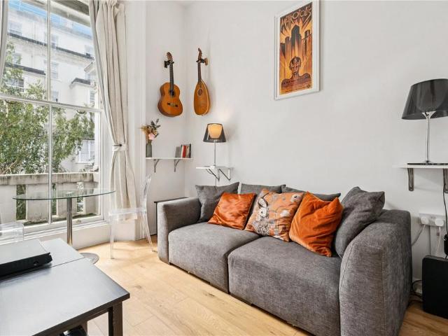 Flat for sale in Bayswater, Greater London