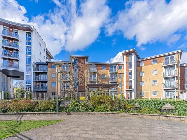 Flat for sale in Easthampstead, Bracknell