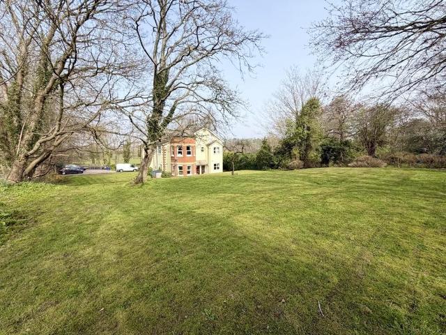 Flat for sale in Fole, Surrey