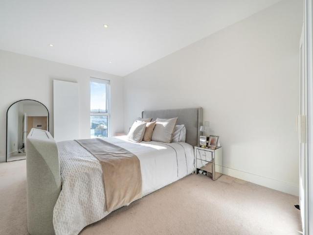 Flat for sale in North Cray, Greater London