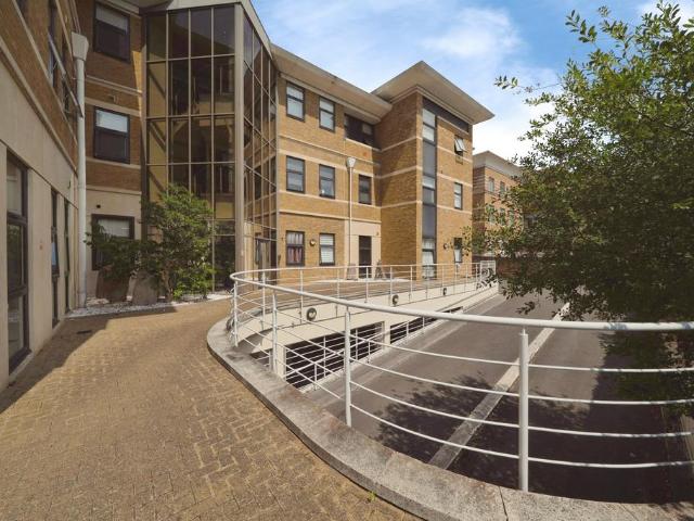 Flat for sale in Birch Green, Lower Halliford