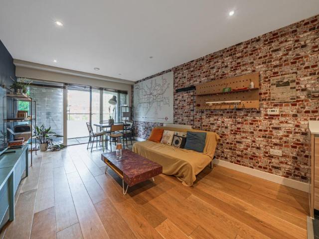 Flat for sale in East Greenwich, Greater London