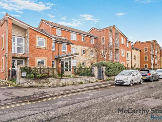 Flat for sale in Worle, Weston-super-mare