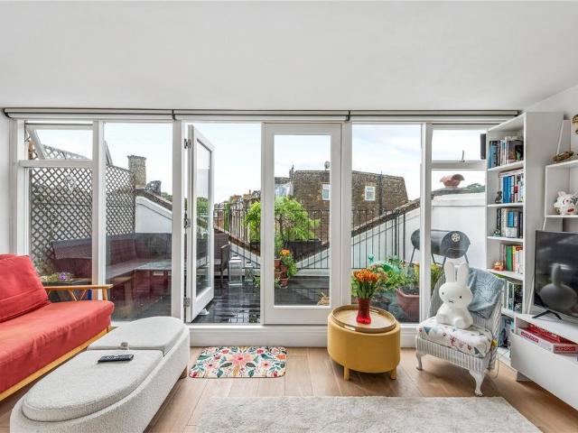 Flat for sale in Barnsbury, Greater London