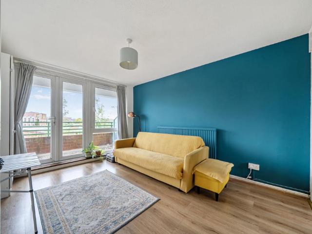 Flat for sale in Peckham, Greater London