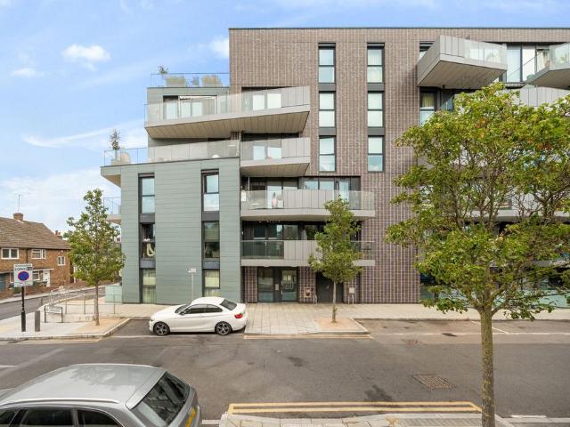 Flat for sale in Royal Borough of Greenwich, Greater London