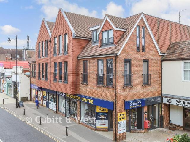 Flat for sale in Pachesham Park, Surrey