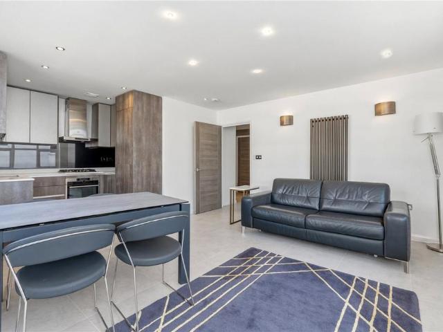 Flat for sale in Tower Liberty, Whitechapel