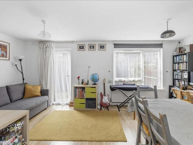 Flat for sale in West Kensington, Greater London