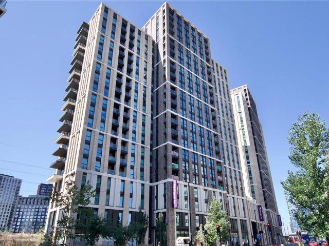 Flat for sale in Canning Town, Greater London